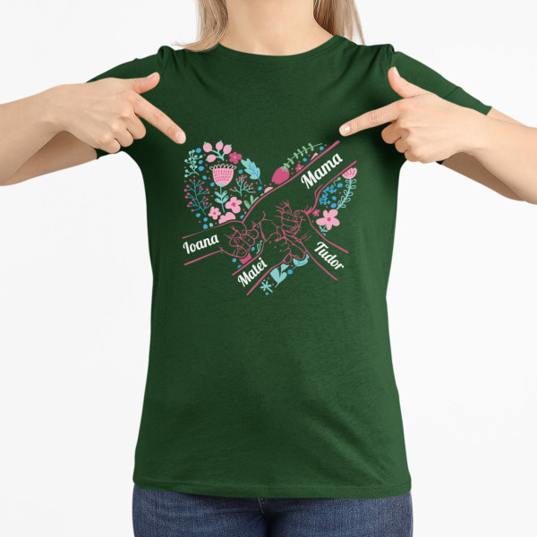Tricou pentru femei "Inima mamei" cu numele copiilor aleși