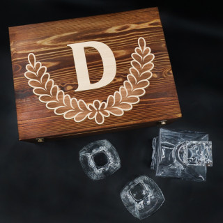 Set de whisky într-o cutie de lemn "ELIXIR" cu inițiala numelui dvs
